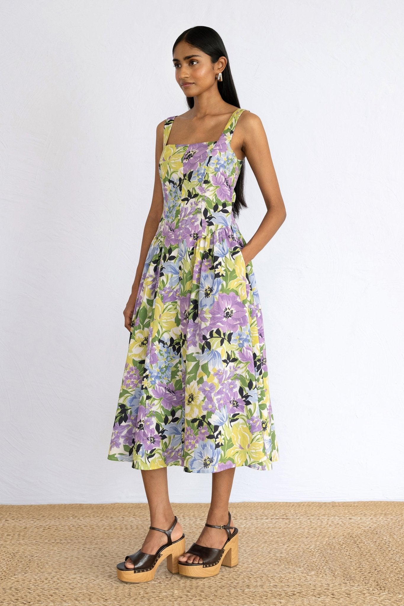 Side view of model standing wearing Aurora Dress in Bouquet Chive print. 