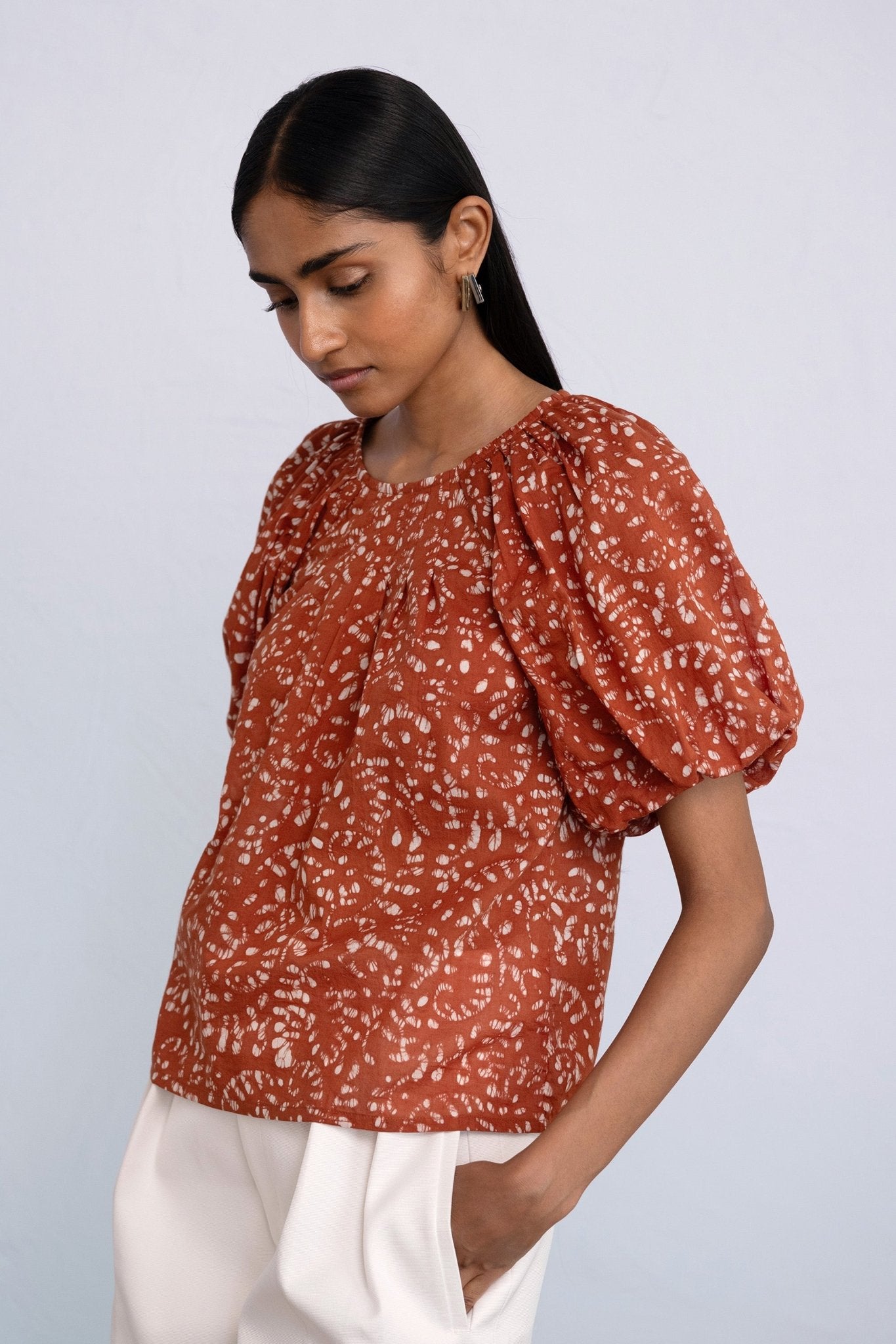 Side close up of model wearing Oana Top in Bondi Batik, color Tobacco.